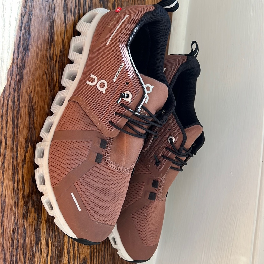 ON CLOUD 5 Women’s Rust / Black New Gen Athletic Running Walking Sneakers Sz8